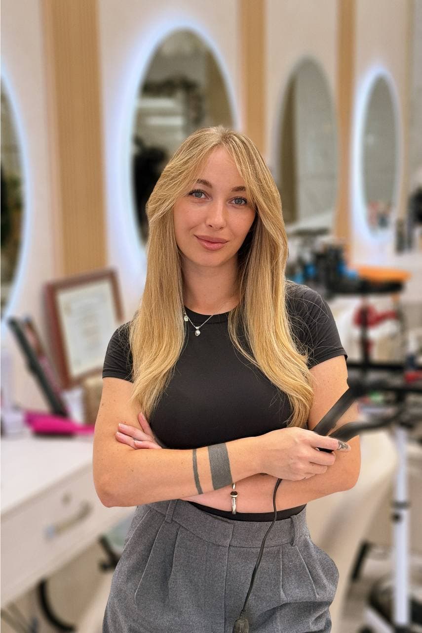 Julia, hair extension specialist at WOW HAIR MIAMI